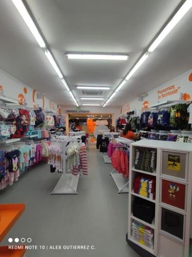 Tienda MIC - Complejo Comercial El Frutal - Municipio Villa Nueva. (6 Fotos)